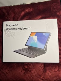 ساعة • ماجيك كيبورد • ايباد ١٢.٩