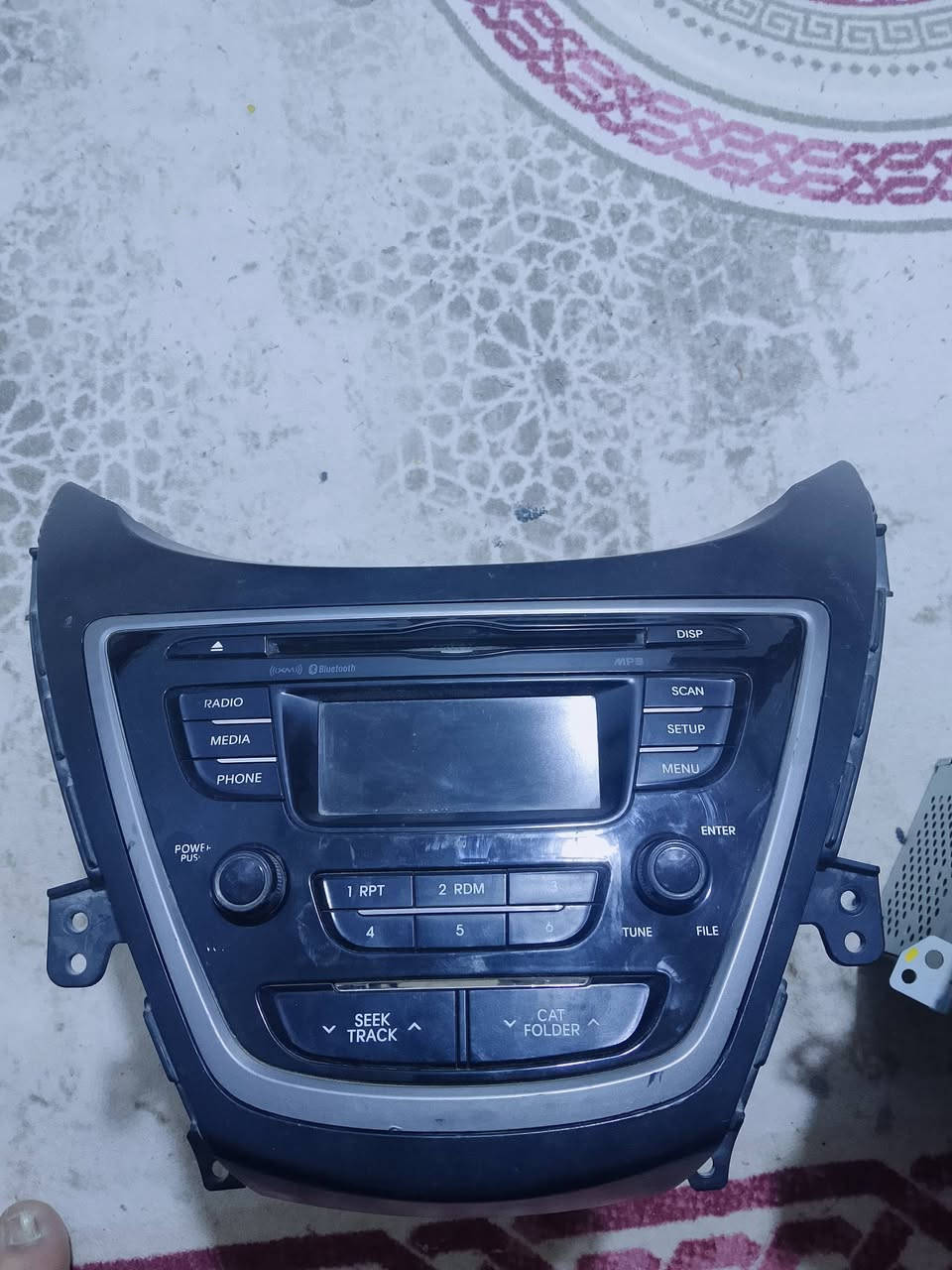 السلام عليكم مسجل + اطار يعني جيب وشد 
كيا فورتي 17 او 18 و النترا مضلع شكل ال 12 
سعر الواحد 50 ألف مكاني ديوانيه ***********
