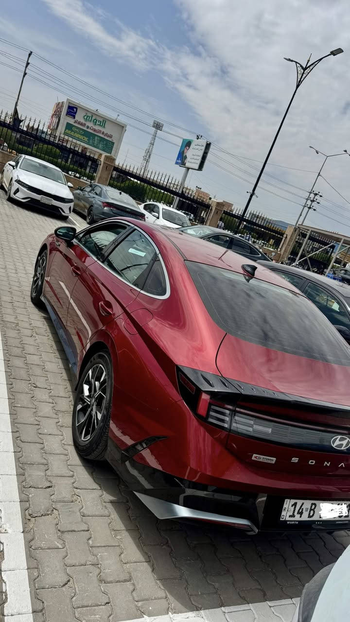 سوناتا 2025 للبيع او مراوس وارد امريكي داخلة تقرير مياه امطار تعمل وتسير شرط الفحص كفالة عامة حته من البارد رقم بصرة معوقين وكالة عامة فوول عده البانوراما داخل ابيض كشن كهرباء تدفئة كشنات شاشة ديجيتال متصل تبريد بيانو شفتات ستيرن رادارات امامية وجانبية وخلفية قيادة ذاتية 
للاستفسار :***********.                                  السعر:197 وبيها مجال
