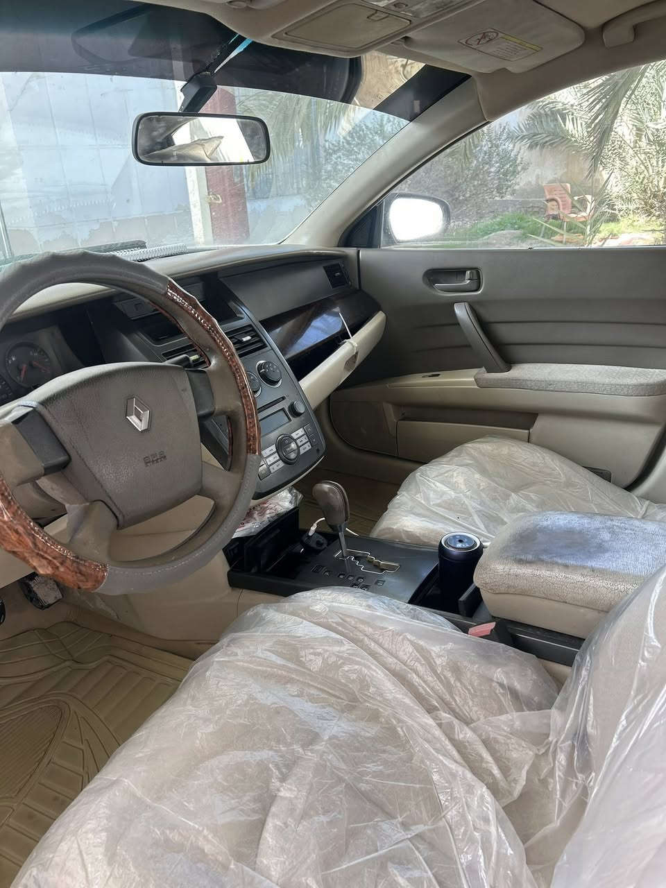 السلام عليكم رينو سافران 2010 للبيع السياره بيها حالوب بنيد وقماره حداديه جديده زوج تايرات ادامه للسياره السياره جاهزه مجهزه وكامله ونظيفه للاتصال *********** مامتواجد فيس
