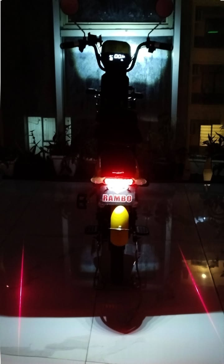 باسكال شحن للبيع سعر 400 الف مجال قليل
[مواصفات]
1)لايت عالي ناصي 
2)اشاره يمنه يسره 
3)ليزر جانبي 
4)شاشه تبين الشحن والعطلات والسرعة وعدد الكيلو مترات 
5) بلوتوث 
6)مرايات جانبيه 
7) اربع سرع 
8)ليد نهاري امامي 
9)تايات جديده صار اسبوعين من مشريهم 
10)منفذين يو اس بي تكدر تشحن مبايلين 
11)استاند مبايل 
12)اصطوب امامي خلفي شغال 
13)سرعه 50 (حقيقة 35)
14)هورن
15) شاحن لشحن البطاريات 
16)يستخدم البايدار من يخلص الشحن او تكدر تشحن الباسكل انت وعتسدخدم البايدار 
17)كشن خلفي تكدر اصعد واحد وراك
18)يكفيك الشحن حوالي 3 الى 4 ساعات حسب السرعه والوزن 19)اربع دبدلات خلفي واثنين امامي
20)يبين الشحن اربع شخطاط بدل من عدد


**إذا كنت صاحب هذا الإعلان وتريد حذفه لأي سبب، رجاءا أرسل رسالة إلى الدعم الفني**