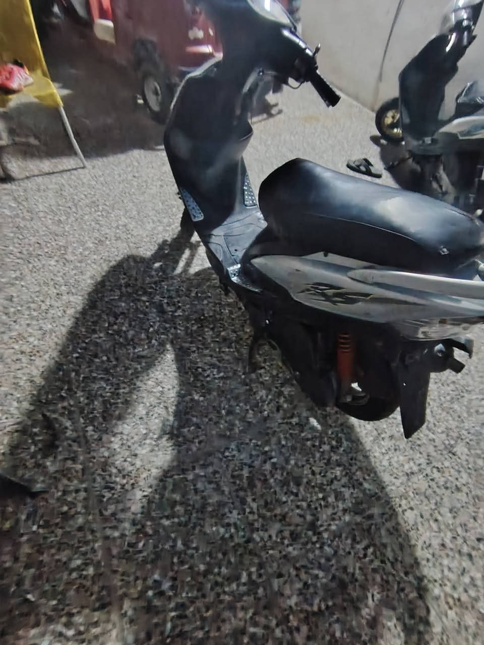 سلام عليكم يا الله 
ماكس عدال الون رصاصي 
دراجه ختم واحد من طوال الطول 
كلجات وقايش وراجز وجبنه توني شديتن قبل نص ساعة ⌚😅
بس عوزه باتري الن جنت تاركه يمكن خربان اجوز اذه اضل مشتغله يشحن 
دراجه حلوه سعر 575 وبيه مجل قليل الن توازيت عليه 😔 مكاني بغداد حي نصر رقم الستفسار ***********
