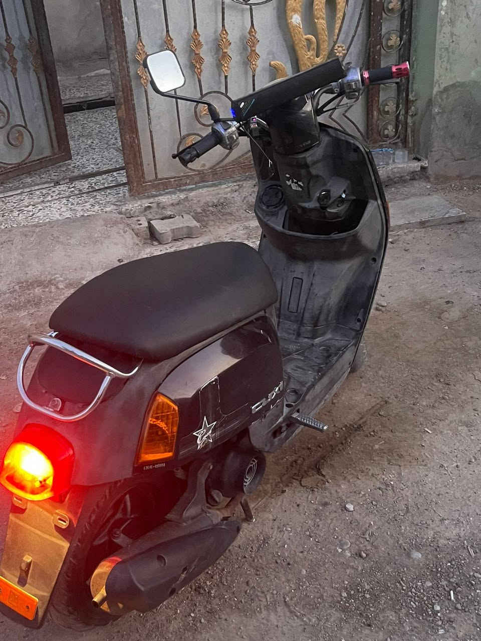 سلام عليكم دراجه بوليس للبيع نكرة سلف باتري جديد تايرات جدد مسجل جديد ماتصرف عليه ربع سعر ٤٠٠ وبيه مجال حق جيه ***********
