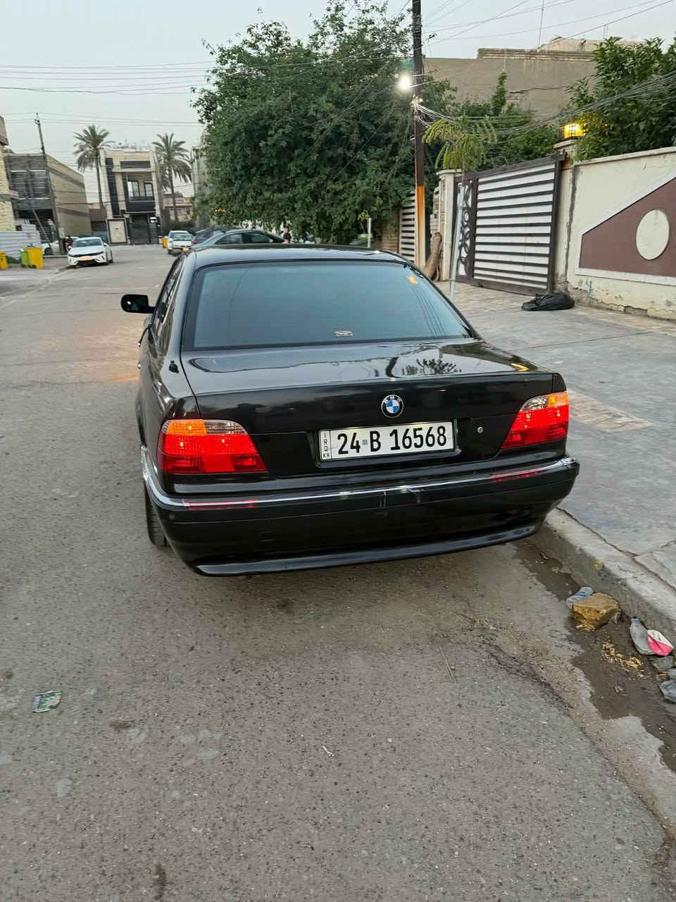 :

كاسحة موديل 1995 محدث بجم 2000

750 محرك 12 سلندر

شرط وكالة عدا صبغ

فول مواصفات للآخر:

* مرايات كهرباء

* كشنات تدفئة أمامي وخلفي

* ستارة خلفية كهرباء

* بردات كهرباء

* تلفون بلادي

* صوت مرتب

* زنون

* داخلية وكالة بحالة كلش 

مراوس  مع حديث. او بيع نظيف*********** بغداد, العراق
