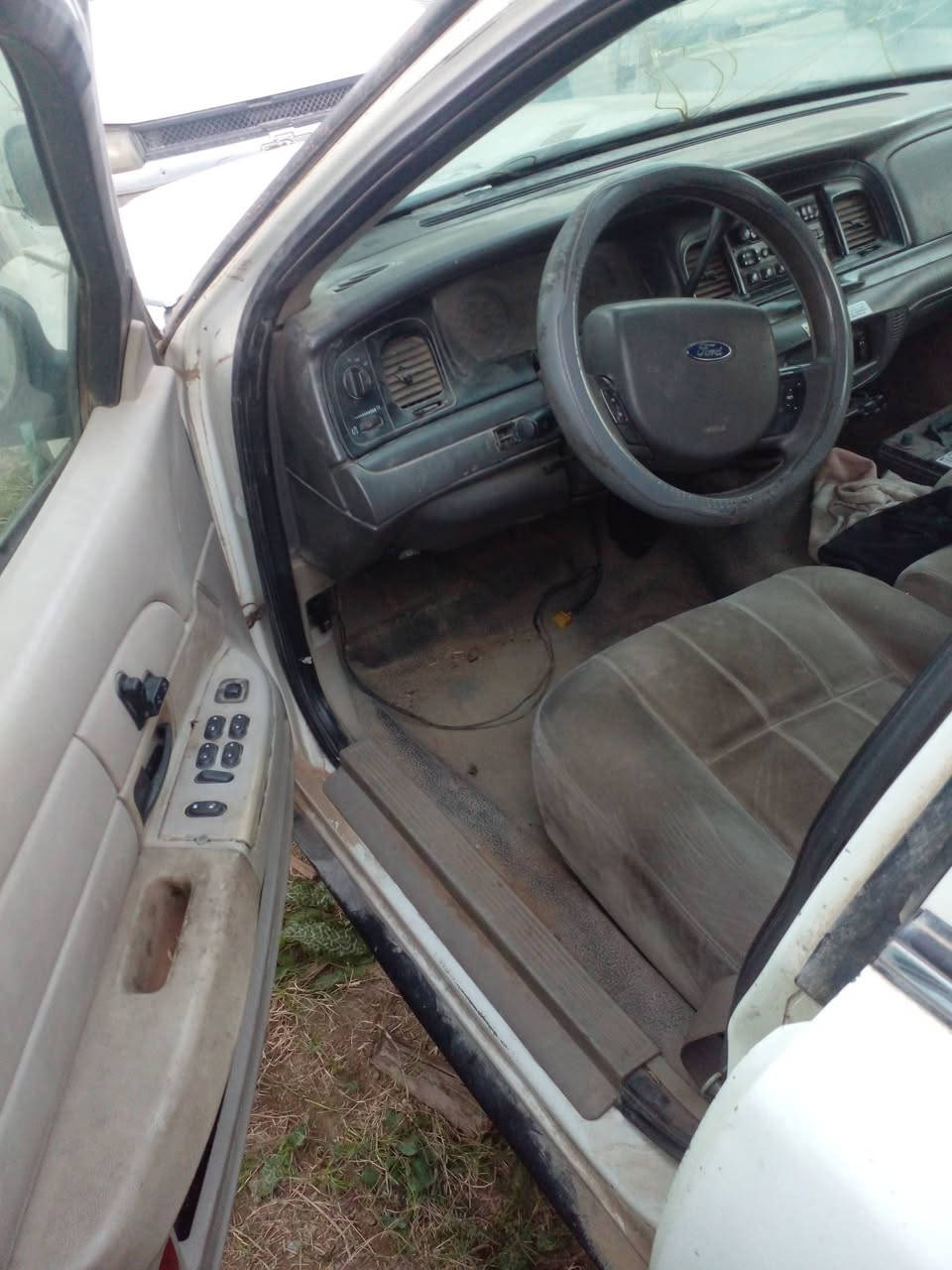 السلام عليكم فورد كراون فكتوريا بوليسي موديل 2006 رقم بغداد نكليزي كير مينه نضاف العنوان بغداد السعر 46  وبيها مجال للستفسار رقم  ***********
