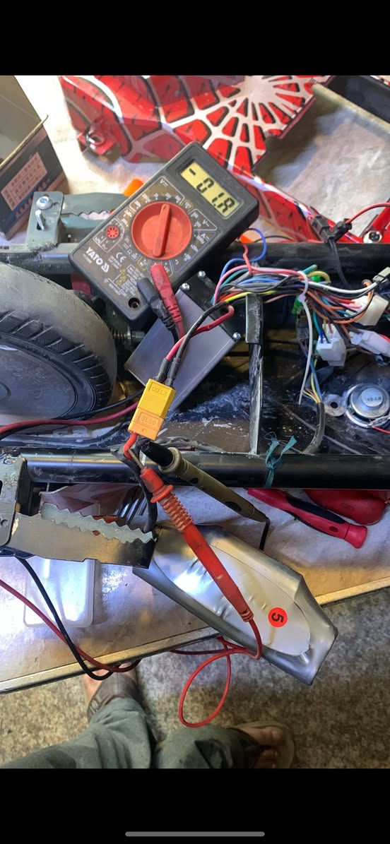 السلام عليكم
يتوفر صيانة جميع سكوترات ويوجد قطع غيار وشواحن وربلات وصيانة دراجات الشحن يوجد خدمة توصيل كافة المحافظات عنوان بغداد حي الحسين قرب حي جهاد للاستفسار :***********
