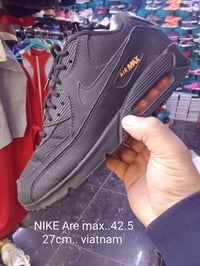 قطعه رشاقه وأناقة ونظافته فول من نايك اير ماكس القياس..42.5 طول القدم....