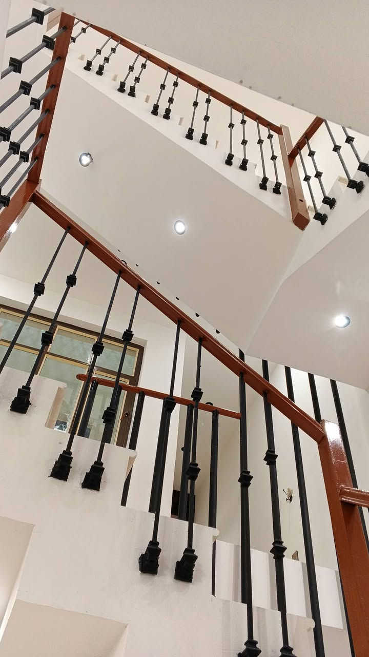 السلام عليكم اخوان خلفة صبغ وطلس وسحب وترميم ومعالجه رطوبة وعوازل اسطح وصبغ وتطعيم واجهات  متفرغ عمل درجة اولى اطلع يوميه او قطعي مكاني بغداد بالاعلام ***********
