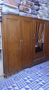 غرفه صاجد لبيع المكان حي العامل تقاطع البورصة السعر 275 الاتصال 077736...