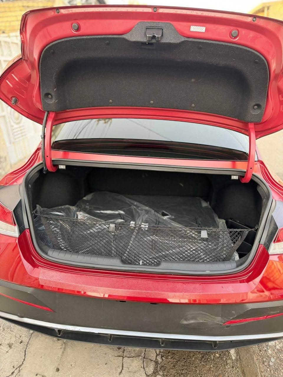 السلام عليكم - البيع مرقم بغداد 

هونداي النترا 2024  الشكل الجديد لون احمر 

محرك 2000 Doch دوش

 بصمه تشغيل وابواب وجنطه

صندوق ذكي يفتح عند الاقتراب 

 عدسات بلادي + Led 

شاشة لمس متصله مع عداد دجتال 

تدعم نظام Android Auto +Car play 

اناره داخليه محيطيه متعددة الالوان

رادارات 360 درجه

رادار جانبي النقطه العمياء 

رادار خلفي !!️

رادار امامي 

تحديد مسار + سياقة آليه

توقف ذاتي  عند الاقتراب من سياره 

فول تحكم ستيرن

كروز مثبت سرعه 

 تبريد شاشه بيانو منفصل 

ثلاث وضعيات قيادة 

Smart-Sport-Normal

اوتو هولد @/

منافذ Usp /Aux /12v

نظام ABS/مانع انزلاق

شاشه ظبط بل دشبول

 حساس اطارات

عنواني ميسان -

  بدون حادث سرقه دعاميه امامي 

 ابيع على الفحص وين يعجبك افحص 

للاستفسار *********** Singapore
