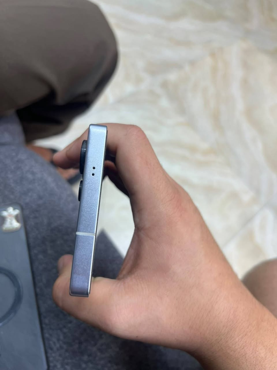السلام عليكم للبيع S25Ultra كفاله عامه مع كامل ملحقاته السعر 1200 وبي مجال للاستفسار *********** العنوان مجمع بسمايه السكني
