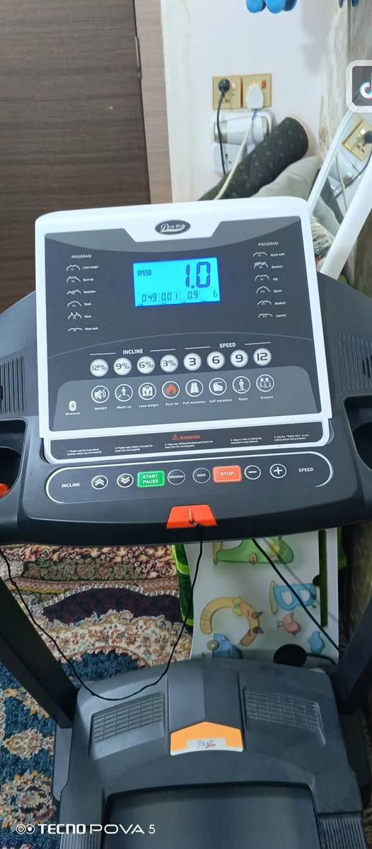 جهاز جري للبيع
يحمل وزن 150 حقيقي
دبل ماطور جبلي
ماركه معروفه اصلي 
محرك ابيض يعني مال قاعات يتحمل مو ازرك نفس مال أهل لبيجات
 يحتوي على 
12 سرعه
جبلي 15 وضع
بلوتوث 
ينطبك ما ياخذ مساحه
عد السعرات الحرارية و نبض القلب
مكان كربلاء كنطره السلام 
سعر 600 الف 
***********
