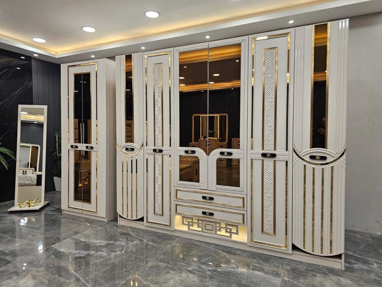 ✨ عروض العيد ولمسات الفخامة المودرن ✨

موديل  فولفو  المودرن 🤍

▫️ 10 قطع
▫️ كنتور ملحق 360
▫️ ضهر بلوك
▫️ برغي وچوي حديد
▫️ سرير مخزن جك
▫️ شغل درجة أولى ✨

💥 عرض خاص بمناسبة العيد
💫 تصميم عصري يجمع بين الأناقة والراحة بأفخم التفاصيل

📩 راسلوا الصفحة أو تواصلوا عبر الرقم:
📱 ***********
(يتوفر واتساب لخدمتكم

