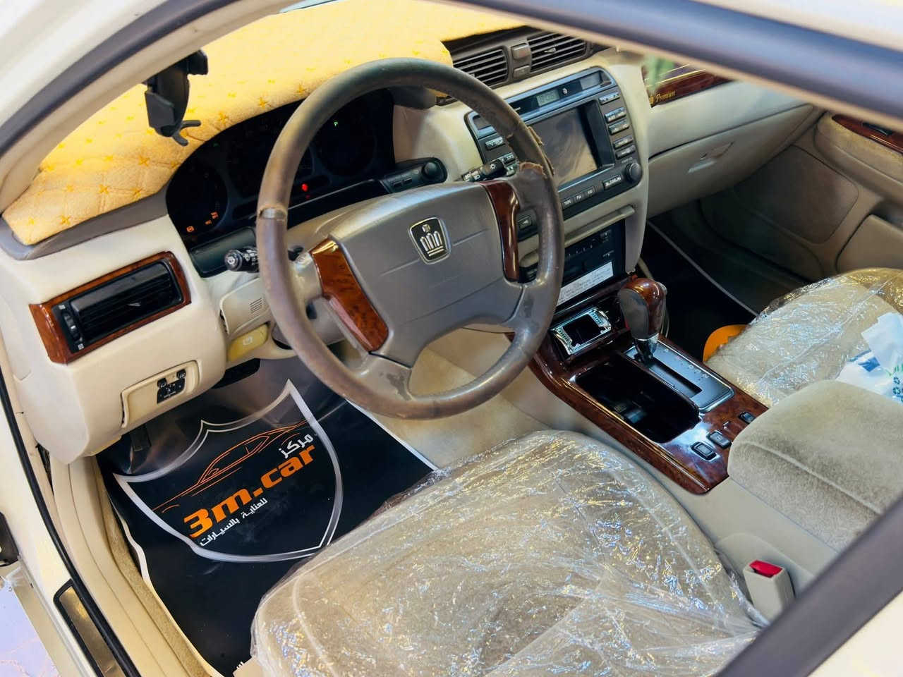 سلام عليكم ملكه للبيع بيع 2003 اصل عاديه مو كرستال دكمتين لا فحص ولا كمرك وكاله ثاني 
يوم سعر 65  وبيه مجال ***********
