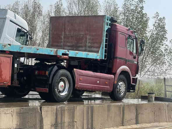 السلام عليكم للبيع راس وعربانه كرواتي موديل 94
مكينه 50 كير 240كهربائي سكليتر كهربائي بم عادي بلادي
مربوطه فلات ذات جوانب متحركه مربوطه 4محاور وعربانه سكندريه تخم تاير راس وعربانه جهازه للعمل مكفوله من اي شي سنويه ل30بسمي مداور ثاني يوم ***********
