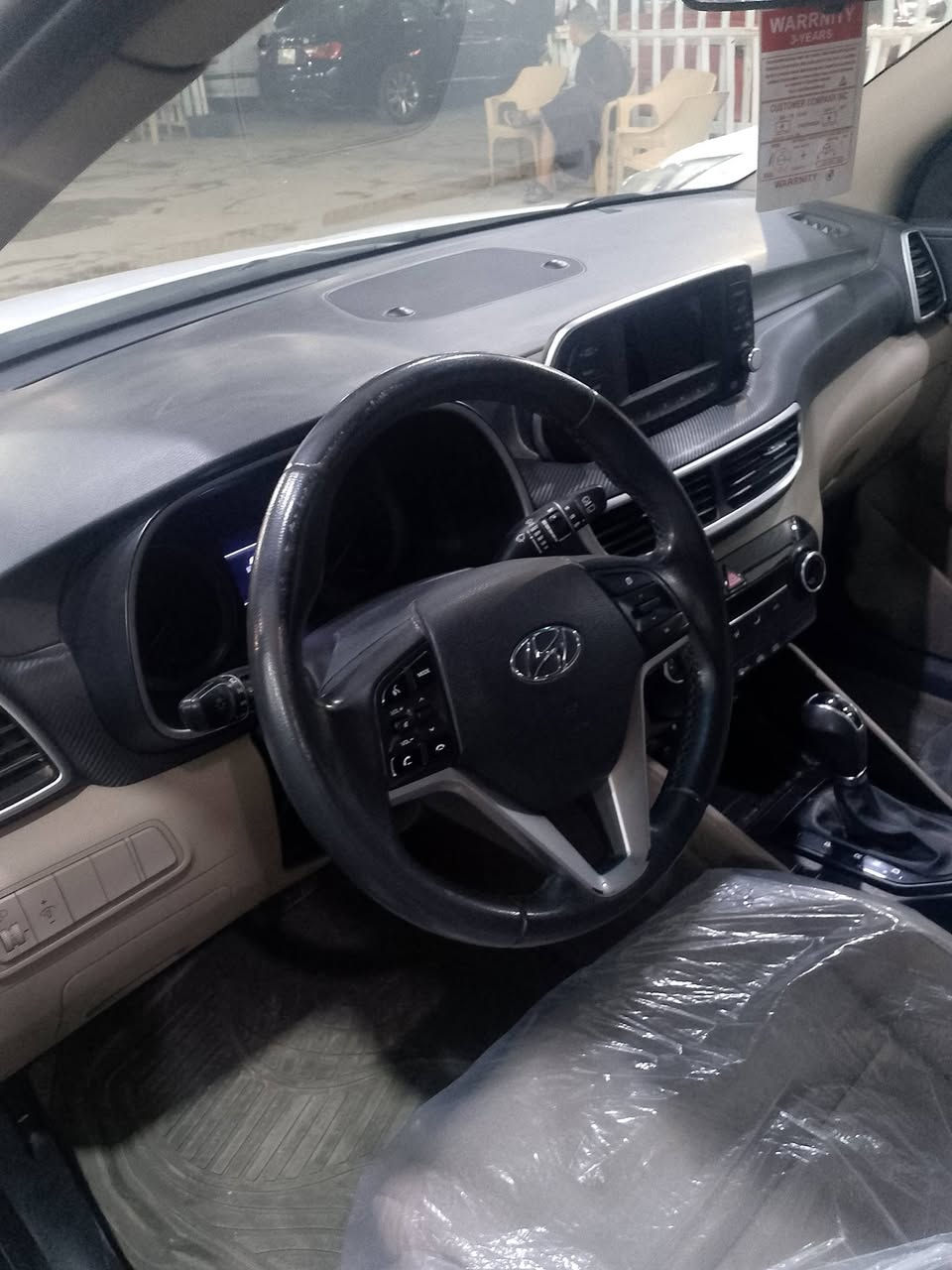 توكسان 2020 چيكيه مكفوله بي شوي بارد باب الخلفي ماشيه 148الف بأسم شركة تحويل وكاله مضمونه السعر 190 بيه شوية مجال قليل الاستفسار ***********
