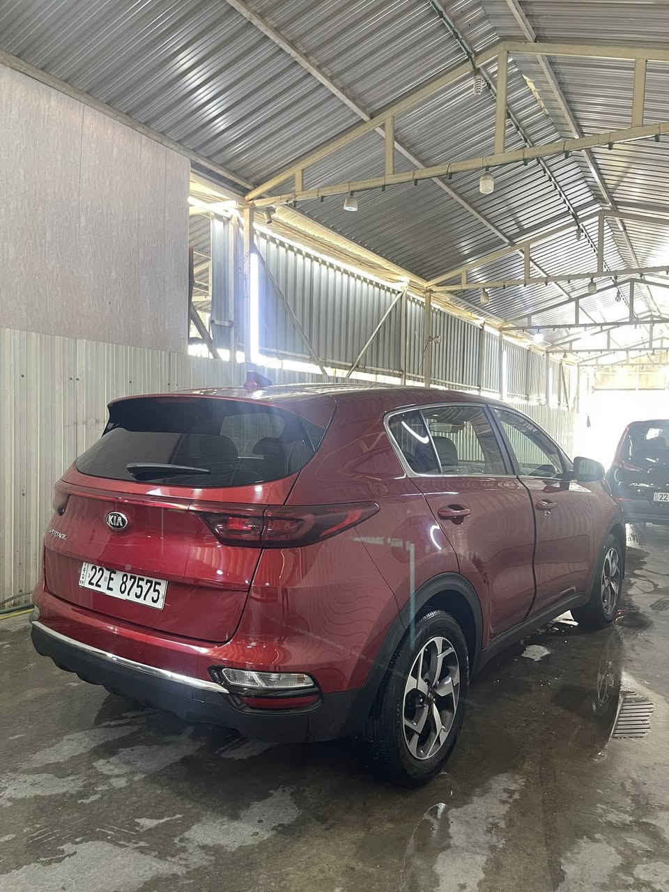 السلام عليكم كيا سبورتج 2021 وارد أمريكي رقم أربيل الدولي تحويل ثاني يوم حادثها موضح بالصور صبغ جاملغات فقط نص فول محرك كير تبريد صدر أي نقص مبيها للبيع فقط للاستفسار *********** غير متواجد عالنت الشراي  يتصل مكان السيارة بغداد
