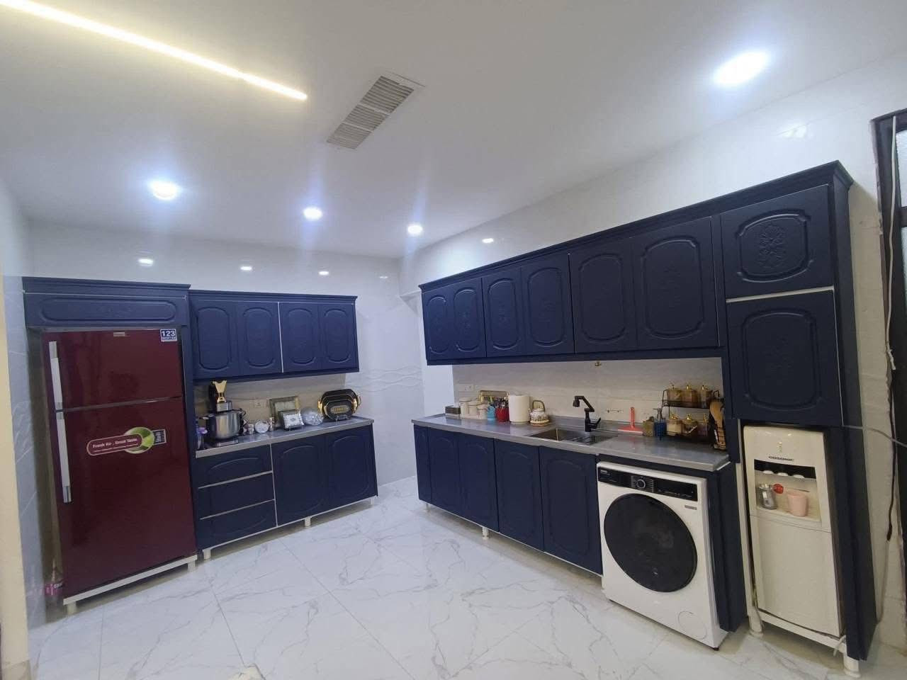 إعلان رقم (1720)
—————
بيع مستعجل 
دار للبيع مساحة 150 متر طابقين 
فول سيراميك بناء حديث 
الموقع القادسية أولى
قرب نادي سولاف
الموقع مميز جدا 
فول خدمات 
شارع عريض ٢٠ متر 
قريب مدارس 
كلش قريب ع شارع العام 
استفسار 
***********
***********
