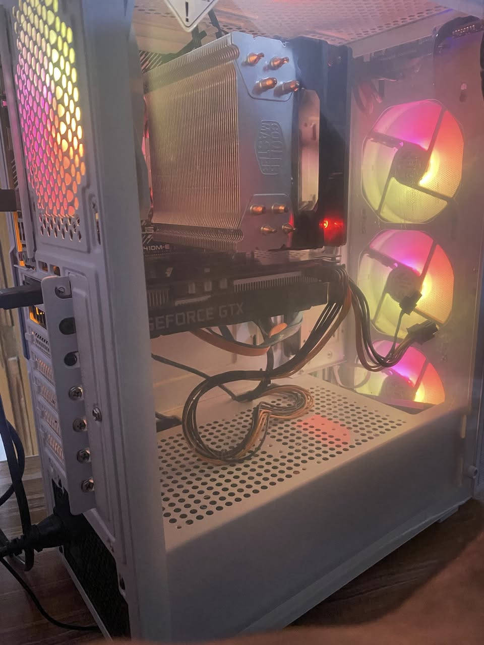 سلام عليكم كيس فقط للبيع

بورد H410 ASUS
معالج i5-10400F
رام 16GB DDR4 3200MHz
كارت شاشة 1660 Super
SSD 512GB
HDD 1TB
ويندوز 10 Pro
بورسبلاي 600 واط
الحالة: نظيفة، كراتينها موجودة
السعر: 600 الف دينار عراقي وبيه مجال
مناسبة للجيمنج والاستخدام الثقيل
اللي مايعجبه السعر لايعلق ولايجي خاص 🙏


**إذا كنت صاحب هذا الإعلان وتريد حذفه لأي سبب، رجاءا أرسل رسالة إلى الدعم الفني**