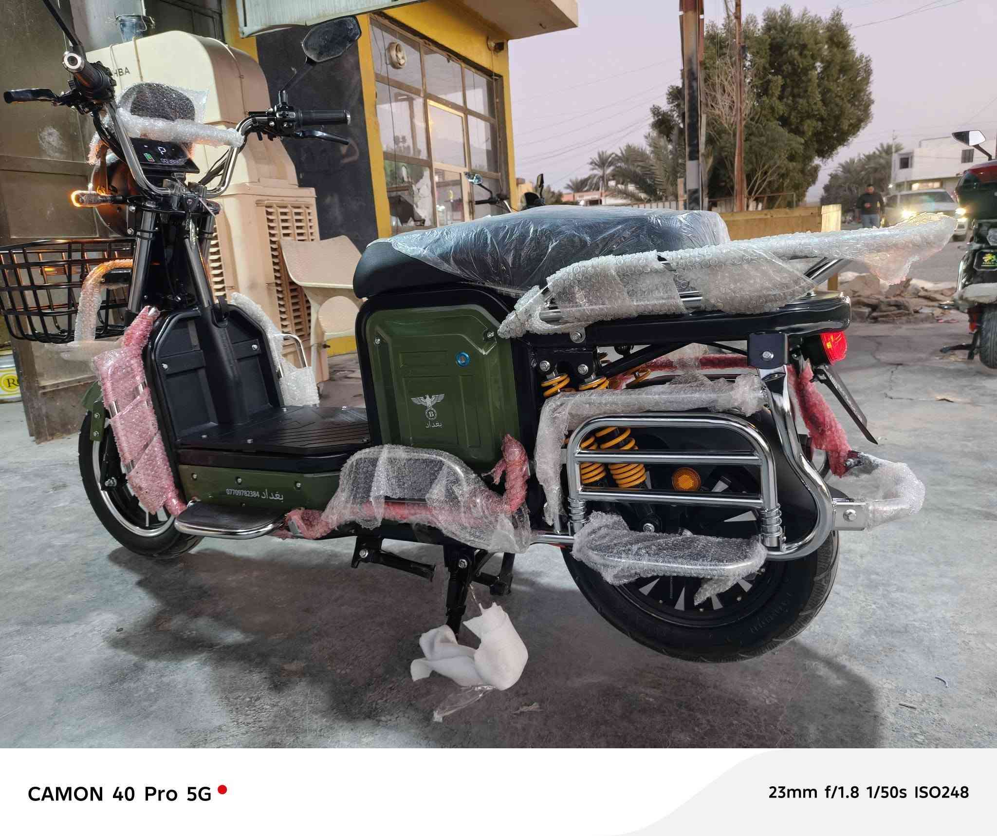 السلام عليكم يتوفر لدينا دراجه شحن جبلي موديل 26 دراجه 
الدراجه مشحونه مره وحده  
تجي بطاريات الولي الاصليه 
شرط الاصليه
السعر ب٩٠٠ وبيها مجال بسيط
السعر الدراجه سعرها الجديده ب مليون
، الاستفسار الاتصال على الرقم ا (***********)او مراسله الصفحه
مستعدين بيع وشراء دراجات
، عنوان المحل هيت حي الجمعيه قرب مركز صحي
