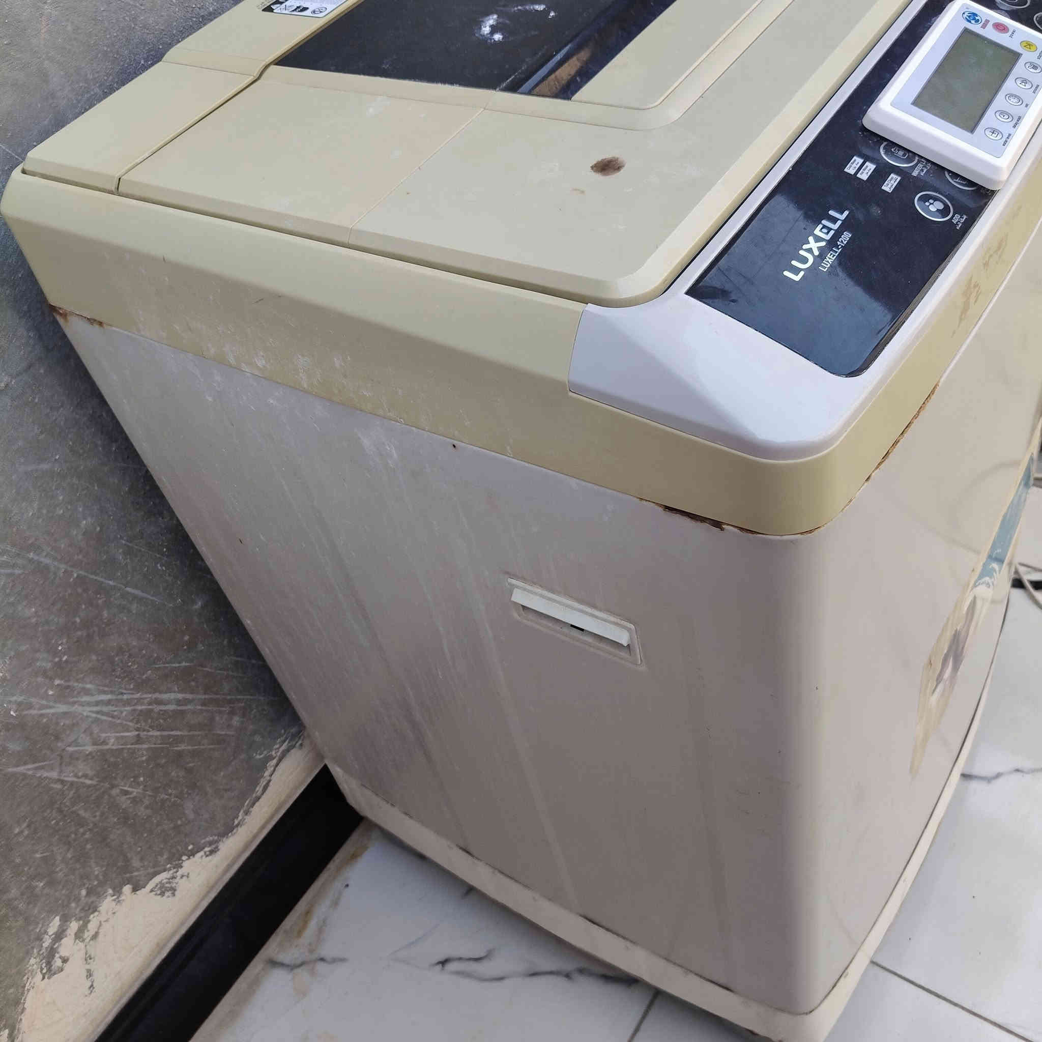 غساله اوتوماتيك تشتغل بس ماتفتر نوعيه ليكسل مثل ماوضح بالفديو مبدل العقل *********** مكاني الجنينه الي يريده بالخدمه سعرها 50الف
