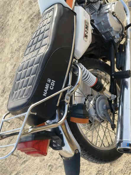 السلام عليكم
دراجه نامة 21 اوراق 
كلشي مامفتوح بيها 

السعر 700 قفل
مكاني سوق الشيوخ كرمة بني سعيد
رقمي واتساب ***********
