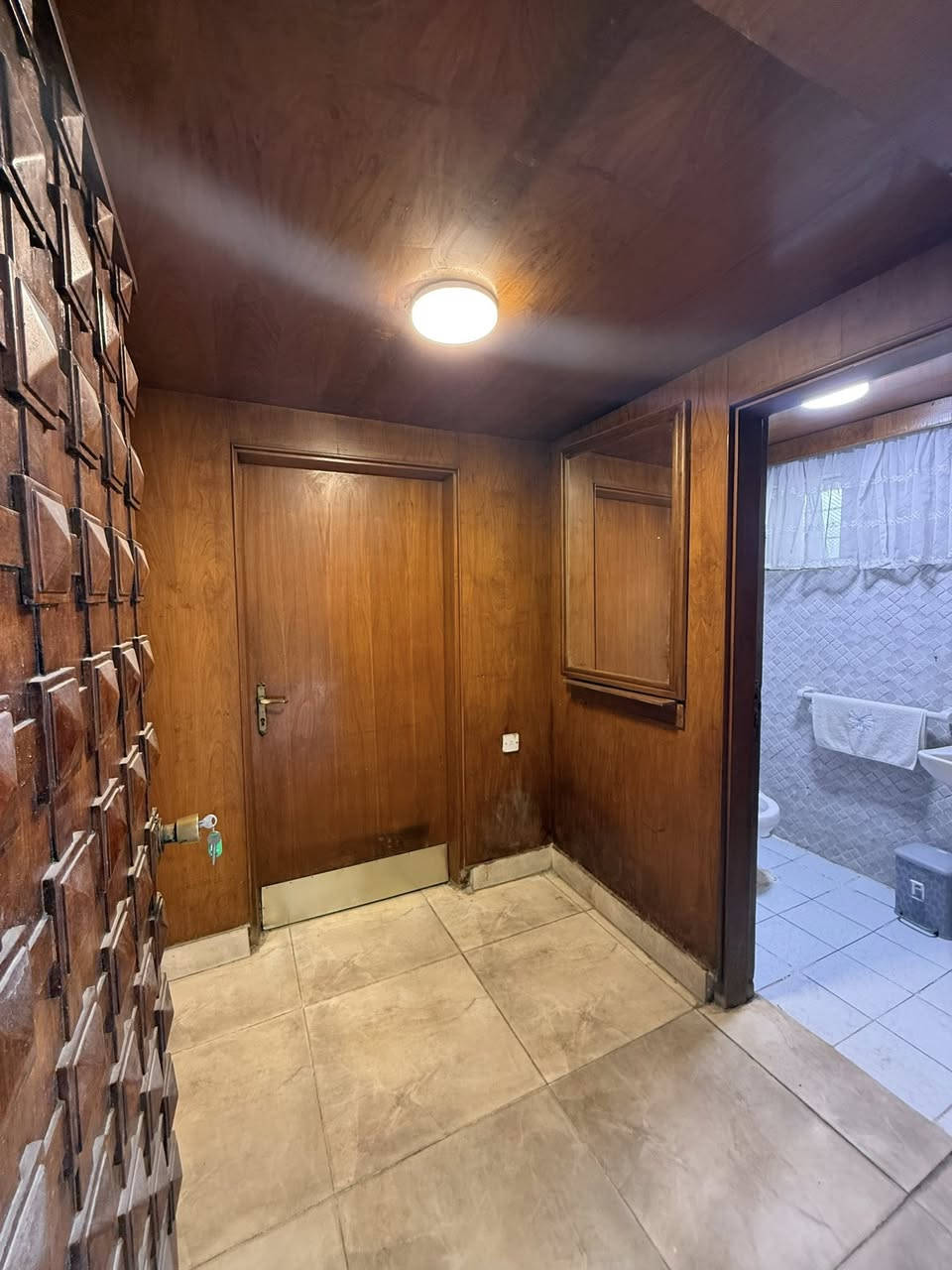 للايـجـار 🏠 الكرادة المسبـح

عنوان العقار 📍 الكرادة المسبح قرب سايدين كراج الفين

🔶 المساحة  400  مـتـر

يحتوي على كراج حديقة صالة مطبخ حار مطبخ بارد 

غرف عدد 4 ومجموعة صحيات ✔️

ــــــــــــــــــــــــــــــــــــــــــــــــــــــــــ
‎‏‎((شركة دار السلطان للعقار حيثٌ تَلتَقي الرُوٌية ,بلتَمَيٌز ))

❗️❗️ نسـتـقـبل العروض البيع الشراء والايجار ❗️❗️

بيع - شراء - ايجار - ادارة امـلاك - مقاولات عامة

‎‏‎📊كل ماعليك الاتصال أو المراسلة على الصفحة *ʲᵒⁱⁿ ᵘˢ*

 حسن زوانة *********** - ***********

‎‏‎الفرع الاول /عرصات الهندية مجاور فندق بلوم 

‎‏‎ الفرع الثاني /الـسـيـديــة الضباط مقابل افران الرباط

‎‏‎‏‎زبائننا الكرام بِكُم نَرتقي ونَتشرف بزيارتِكم ونَفتخر بخِدمتِكم ❤
