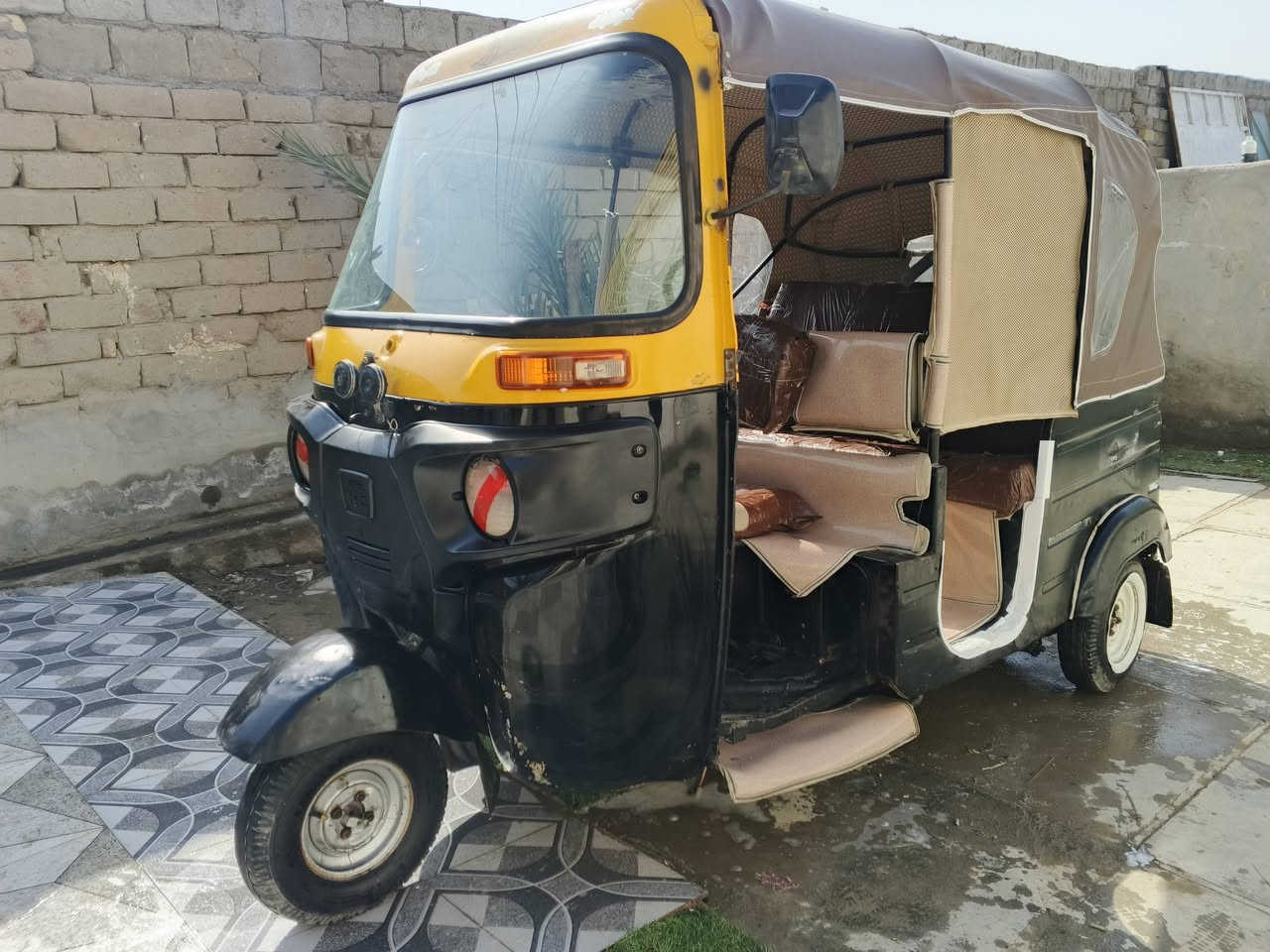 سلام عليكم تكتك للبيع موديل 15معمره جديد مكينه تايرات كهربائيات كله جديد مكينه مال 21 دراجه جاهزه مكاني ناصريه ***********
