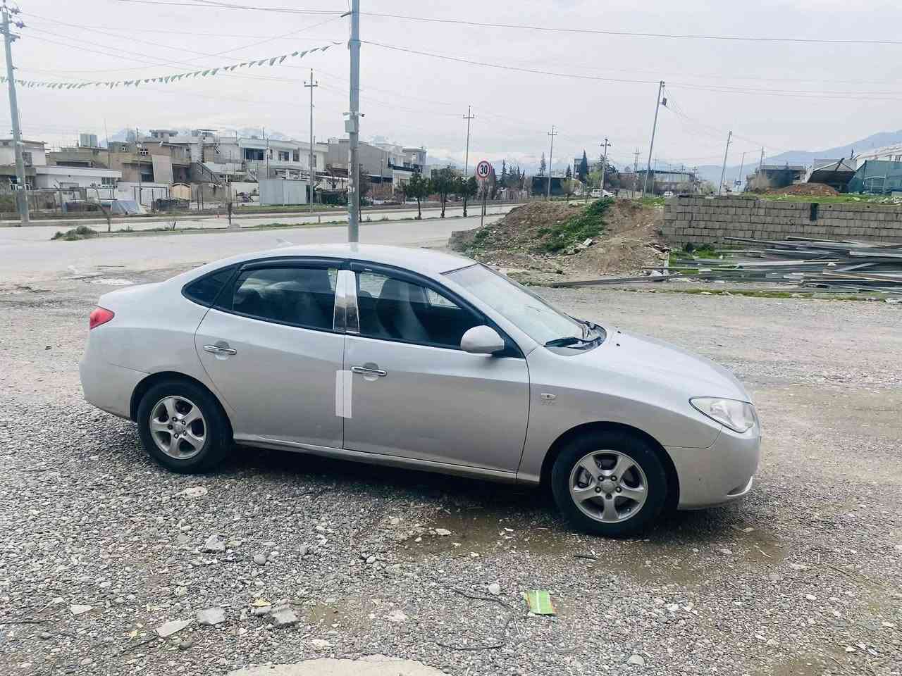 هؤندا ئاڤانتی 2007
سوكان ڤۆڵيوم 
ته بريد له مس 
كوشن هيته ر
سه قف و كه ڤە ر و به تانه به شه رت
خاييسي نيه هيچ 
گيرومەكينه به شه رت سەیارەی ماڵەوەیە کامل مەسرەفی لی کراوە  سیعری 47 گەڵاو محامەلەیەکی برایانە 

***********
شوين قه لادزي
