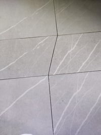 كادر سيراميك متفرق  حاليا  سعرالمتر 3 ونص ارضي وجدار  للتواصل 07826183...