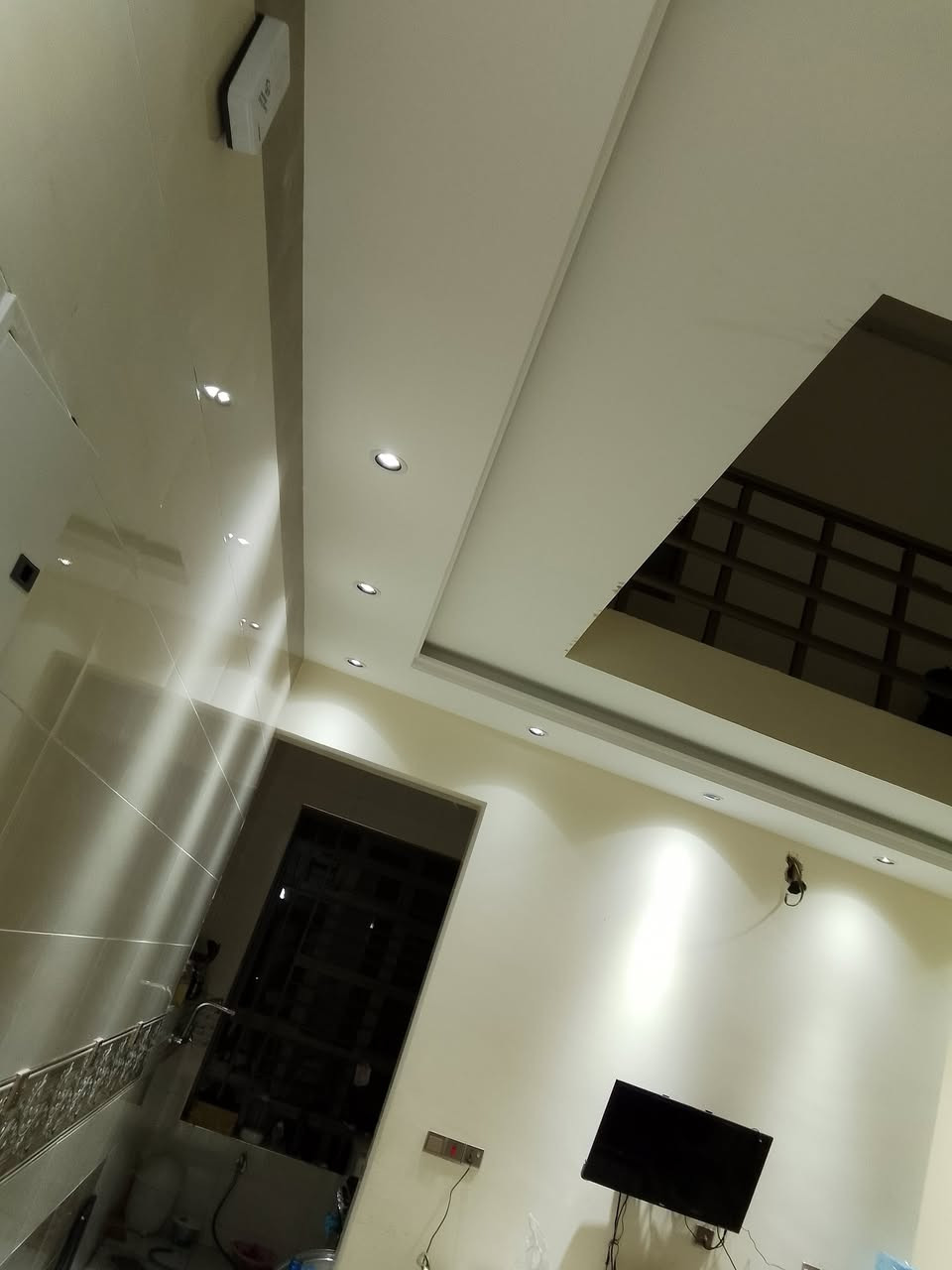 سلاام عليكم بيت ١٠٠ متر زراعي منطقة ظباط ثانيه بيت جاهز وشغل درجه أولى لاستفسار ***********
