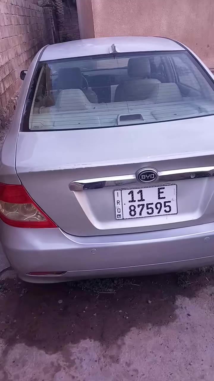 السلام عليكم pyd اف3
رقم انكليزي هزة جديدة 
بدون صبغ فقط الهلالات معمرة مكينة لانسر ميسبوشي تخم تاير جديد 
٢٠١٣ كير عادي 
السعر ٥٧ وبيهة مجال 
***********
