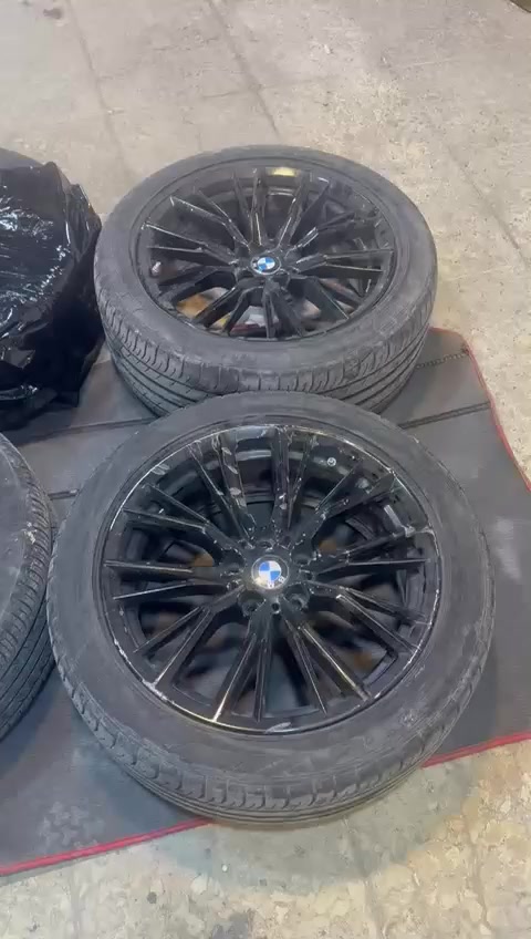 السلام عليكم 
تخم ويل كب + تايرات BMW 330 السياره موديل 2024 رايد ابيع ذني اصليات مالتها 

السعر 240$

 ‭0772 820 2828‬
