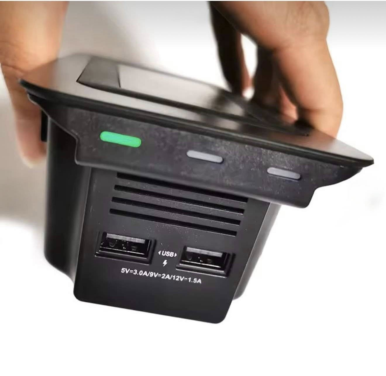 شاحن سيارة لاسلكي مخصص لطرازات فولفو (مثل XC90، XC60، S90، V90، S60، V60). 
نوع المنتج: لوحة شحن لاسلكي سريع للسيارة.
القدرة: يصل إلى 15 واط، أو 10 واط بحسب الموديل.
التوافق: مصمم ليتناسب مع كونسول سيارات فولفو المحددة.
المميزات: شحن سريع وآمن، ويدعم معيار Qi للشحن اللاسلكي

السعر : ١٧ الف.
للاستفسار: ***********
