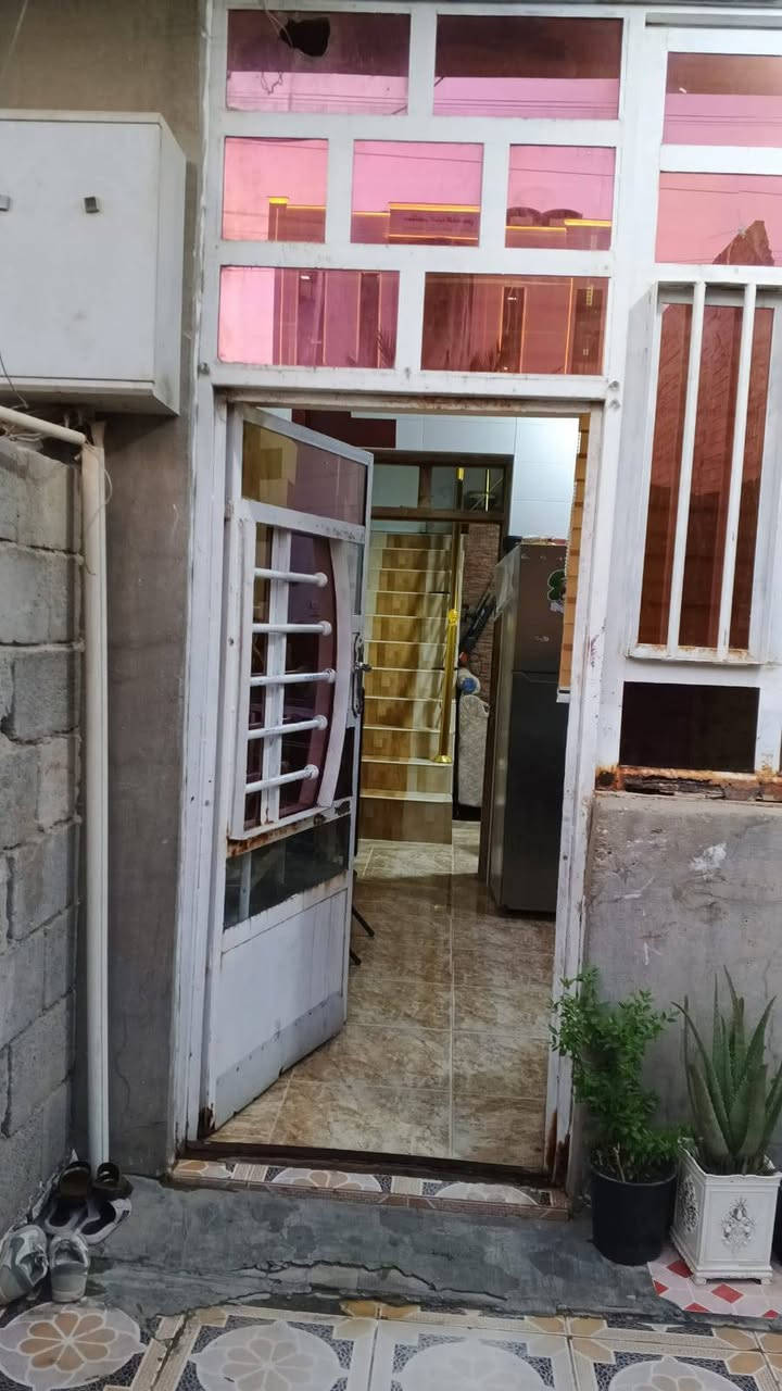 بيت للبيع طابق وااحدد
مساحه 120
 عنوانه ب قادسيه ثانيه 
للاستفسار. 
***********
📍📍اتصال ع خط فقط صاحب الرقم لا يعرف القراءة بدوون
