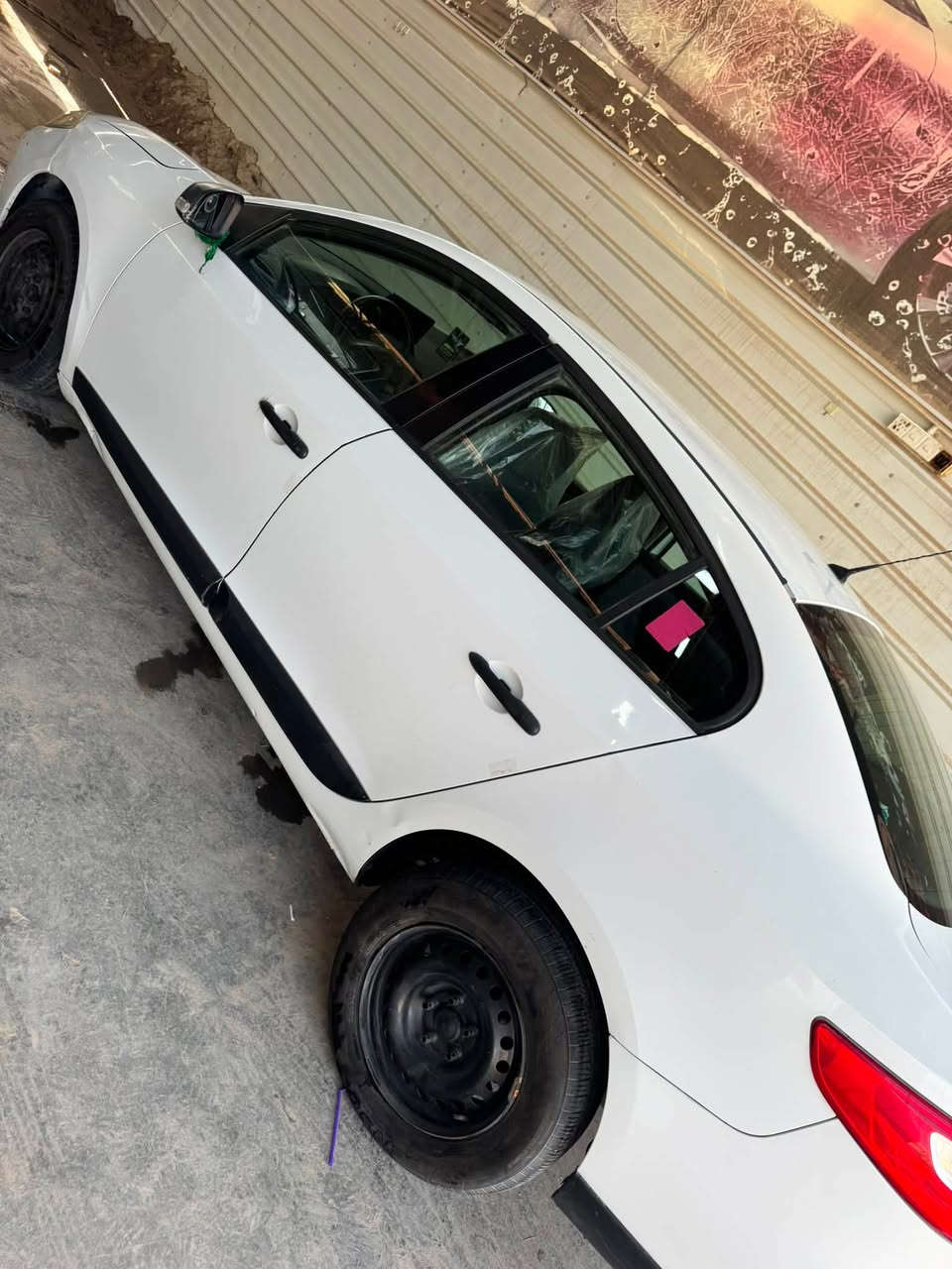 رنيو فلونس ٢٠١٢ السياره جاهزه تقريبا تخم تيار صدر جيد جدا مكينه وكير جيد جدا تبريدها ثلج بيها قطعه وحده صبغ  رقم بابل انكليزي سنويه لل٢٨  بيها نواقص بسيطه تنزل من السعر  السعر ٥٧ مكان السياره بابل الحله ***********
