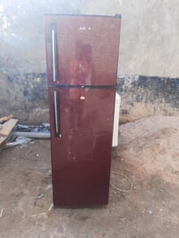 ثلاجه شرط تجميد ونضيفه سعر ١٣٠ وجربايه ٤٠ وشراي يتصل ٠٧٧٣٤٦١١٣٦١