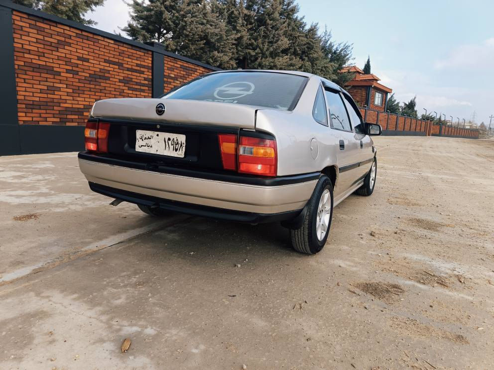 ئۆپڵ ڤیکترا ١٩٩٠
ئاڕم پلاسیک سلێمانی 
ئاڕم ئەوەلیات موس بڕاوە بەشەرت 
مەکینە 16 قایش پان ئەوروپی ببەشەرت بێ دوکەڵ بێ بوخار بێ سەوت کێشو هەڵمەتئکی زۆر تایبەتیهەیە گێڕعادی و کلاج و پاوەر وەک بیلاد نەرمە چوار تایەو ویل کەپی تازەی لەژێرە کامل تاقم پێشو دوای تازە داگیراوە چرکەی تیانیە تەجیل و مکەبەرەی تایبەتە و گەرمیو بەرزو نزم و زینۆن چواری و فڵچەی مەزبوتە دەعمو لێدراوی قورسی نیە دواو پێشی کەپسە 
کامل کورە کراوەو کاڵبونەوەو چاڵو چۆڵ یتیانیە بەرگە کوشن و سوکان ناوەو دەرەوەی دینارێ مەسرەفی تیابوو دوای ترای بیبڕە سەیارەکە زۆر بێ مەسرەفو جوان لۆکە تالێی نەخوڕی نازانی سعری زۆۆۆر گونجاوە 26 گەڵاو کەمێک معامەلە شوێن بازیان 
***********
*********** السليمانية, العراق
