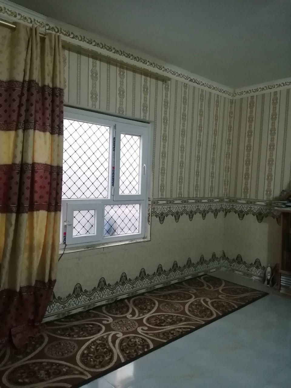 للبيع بيت طابو ملك صرف مساحة 260 م في حي عرار مقابل مجمع الاخوين للاستفسار عن السعر وباقي التفاصيل خاص او الاتصال بالرقم ***********
