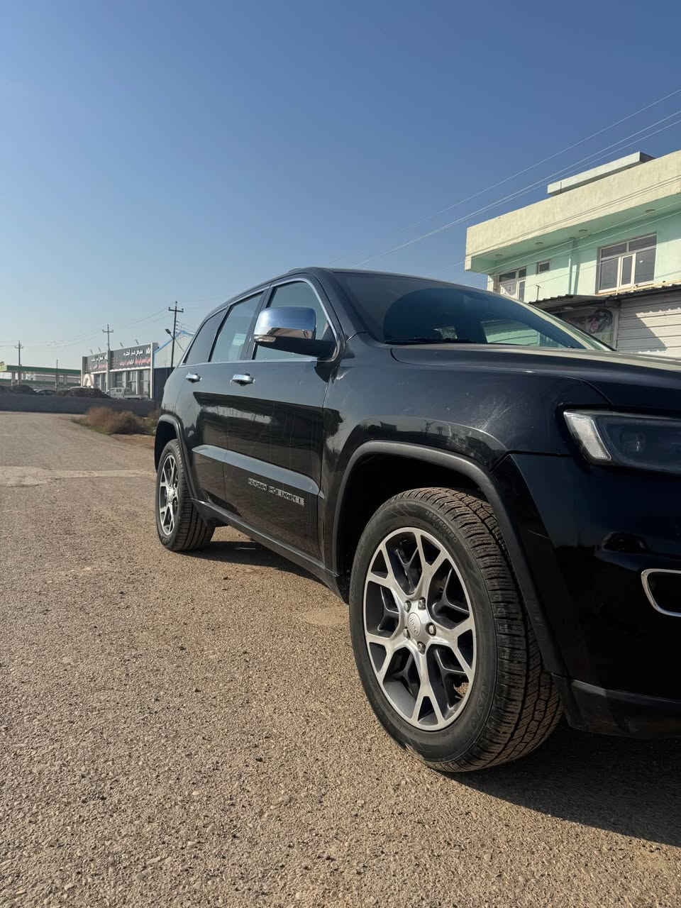 السلام عليكم للبيع 
جيب كراند شيروكي 2019  فول موصفات ١/١
فتحه
بصمه
رادار امامي + جانبي 
كشنات جلد + كهرباء ٢
كشنات تدفئه وتبريد + الخلفي 
مري شفط + اشاير 
فورويل 4×4 ماوس 
توقف ذاتي  + إطفاء ذاتي 
عليه مضومه زينون كامله 
محرك 6 سلندر 3600 
كشنات خزن ميموري 
داخل لون اسود ملكي 
تخم تاير جديد ويل 20 
حساسات اماميه خلفيه 
شاشه كبيره كامره خلفيه 
ماشيه٧٠ الف ميل حقيقي مكينه  كير  حداديه كفاله ابشرط 
 بيها جاملغ بارد الأمامي  وبدون ومعجون   رقم بغداد انكليزي بسمي تحويل ثاني يوم السعر (270$) وبيه مجال الاستفسار *********** بغداد, العراق
