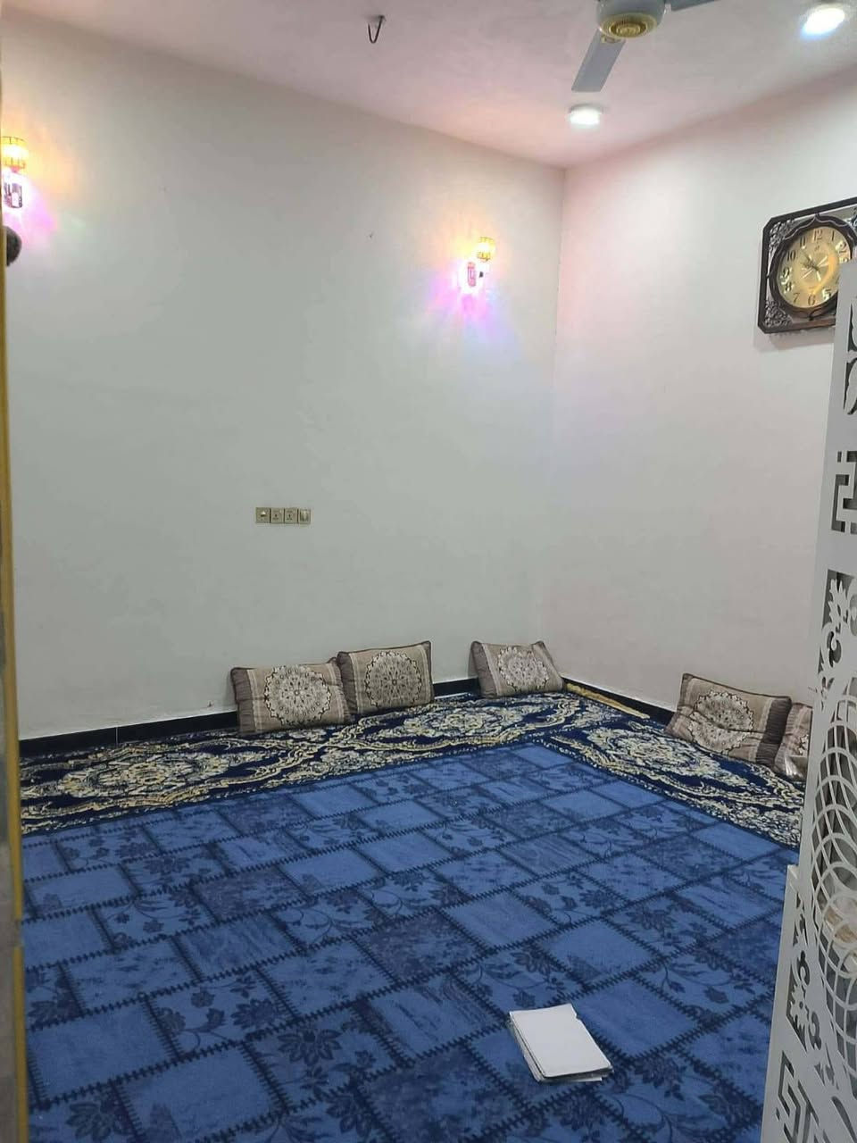 يا الله البيت للبيع طابو صرف 100 متر مربع 10في 10 طابقين حي الجامعه قرب مدرسة السجى بناء 2023 بناء طابوق صب كونكريت 4 غرف نوم استقبال مطبخ صاله عدد 2 صحيات داخل وخارج مطلوب اسكان سعر على الاتصال *********** / ***********
