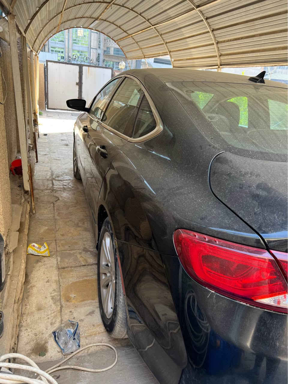 السلام عليكم
كرايسلر c200 ٢٠١٥ / ماشية ١٢٢ كيلو  
رقم بغداد الدولي الجديد
باسمي تحويل ثاني يوم 
مواصفات
بصمة
مكينة ٢.٤ 
كير ٩ نمر ماوس 
تحكم كامل ستيرن 
شاشة كبيرة
دخول ذكي 
كشن السايق كهرباء
حادثها من امريكا بنيد صبغ وجاملغ بارد.
وصار بيها هنا شبر صبغ باب السايق وتبديل باب خلف السايق نفس اللون اصلي.
الملاحظات
يحتاجلها تخم تاير
دشبول ممصلح 
رصعة باب الصدر 
البنيد يحتاج ينعاد الصبغ  مالته او بولش.
بارد اصبعين باب خلف الصدر 
تبريد يحتاجله غاز كل موسم لان ينقص بسبب الفريز بي ليك جداً صغير.
السعر 93ورقة وبيها مجال جداً بسيط
مكاني بغداد شارع فلسطين 
*********** بغداد, العراق
