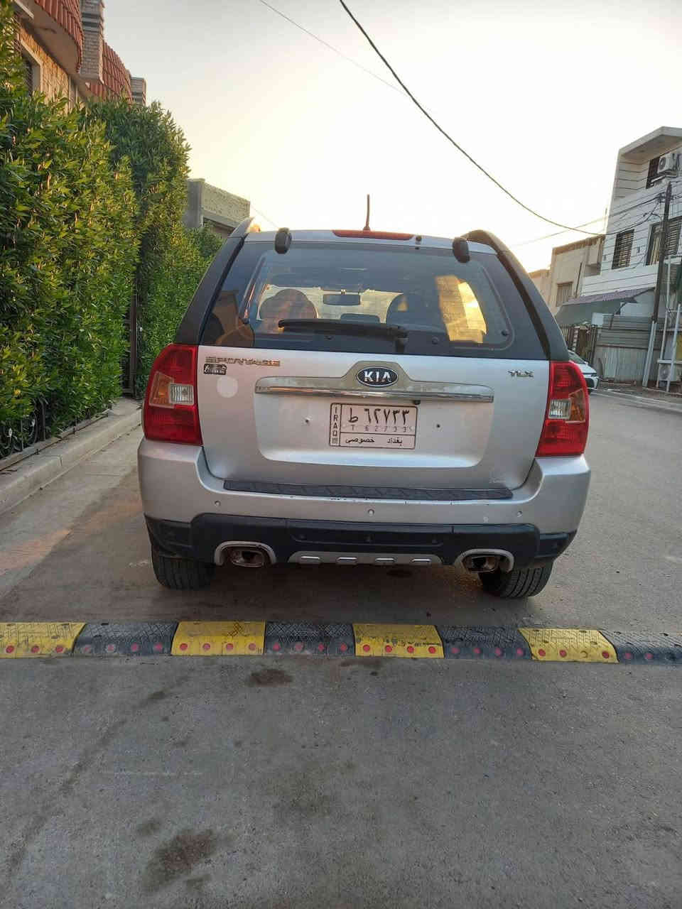 سبورتج موديل ٢٠١٠ فول مواصفات مكفولة من كلشي بدون قطرة صبغ رقم بغداد بأسمي مكانها بغداد 
فتحة سقف سلايد روف 
كشنات جلد 
كشنات كهرباء 
تدفئة بالكشنات 
مري شفط 
تحكم ستيرن
مكينة ٢٠٠٠ دوش 
رايدها ب ١٣٥ و بيها مجال 
*********** مكلف بالنشر
