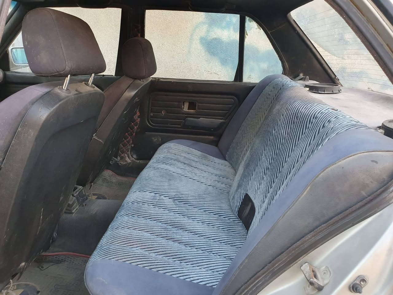 السلام عليكم
سيارة BMW E30 320I زعرة للبيع او المراوس
رقم بغداد بأسمي تحويل مباشر مكاني البصرة.

محرك 20 مفتوح علية شوتة رياضية كير عاديZF علية يدة شورت شفت المحرك يخربط بي يحتاج الة فيلس والكير عنبار كلج تعبان حدادية تعبانة ضربتها يم الباتري كشنات امامية مال E36 وخلفية تفصيخ جدد بقية التفاصيل واضحة بالصور.

جايب الها عدة غراض وياها دبلات خلفية هنة وقواعدهم ودوشمة قماش وحاضن مال مكينة وبعد غراض نواعم تخص الغرفة.

رقمي *********** بس الشراي.
