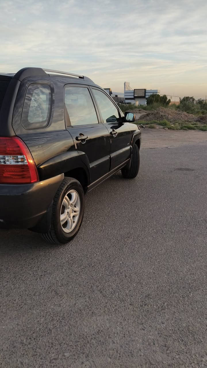 سلام عليكم
كيه اسبورتج موديل 2007 خليجي 

كفاله عامه السياره 

تبريد ثلج 

سعر خاص 

رقم ***********
