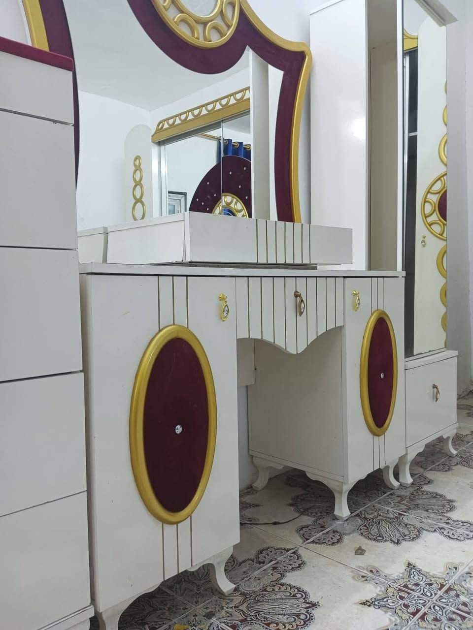 غرفه تركيا استعمال قليل ٩٠٠ وبيه مجال الستفسار تصال عل رقم ***********
