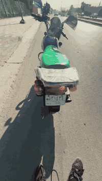 سلام عليكم دراجه لبيع موديل 23 رقم وسنويه باسمي دراجه ماشيه 8 الف جديده بس جانت مخزنه ومابيهه دهن وجفتت شركه صال 3 ايام دراجه باسمي رقمي وتساب ***********
