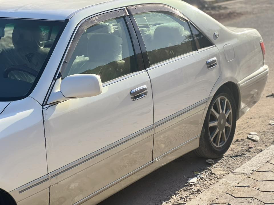 سلام عليكم متاح ملكه 
كرستال اصل 
3دكم
اربع كشنات كهرباء
تحويرته فوك جوه نجف
مدفوع كمرك وضريبه
مكينه ديفور الجبير 
السياره كفاله عامه
مكان نجف
رقم ***********
السعر 110وبيه مجال
