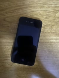 ايفون ٤ • مقفل ايكلود • نظيف اصلي