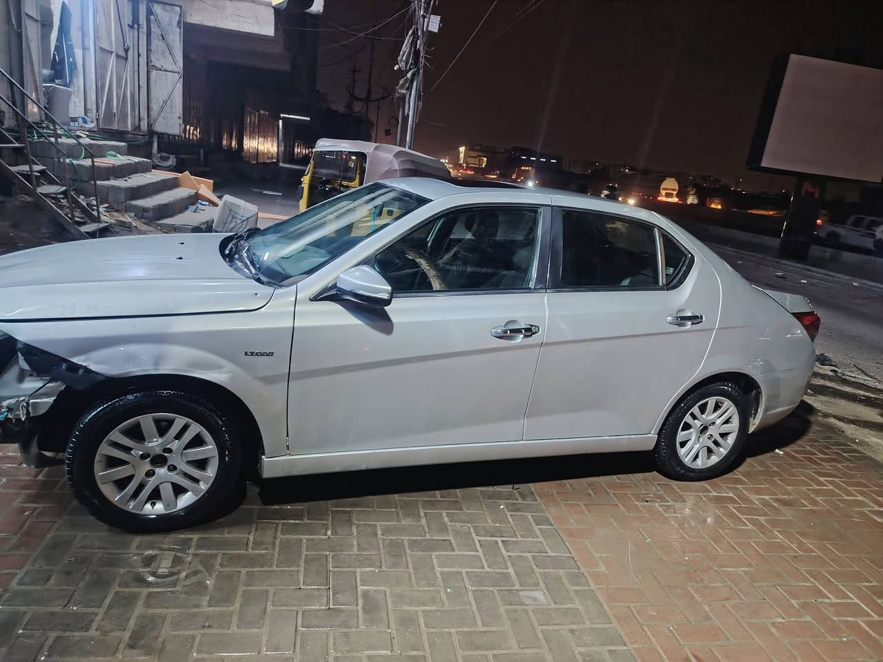 السلام عليكم سمند رنا فرنسي السياره فول مواصفات كشنات كهربايه مري ترحيب  فتحه سكف تحكم استيرن السياره خير من الله بس عوزهه دعاميه او صدر امامي السياره ما اندل راعيهه اليريد اسويله مكاتبه اتكفله سرقت او عشاير او اليريد ياخذهه ايفصخهه السياره معروضه 23 او بيهه مجال سنويه ماكو ضايعه   مكان السياره بغداد الشعب
***********
